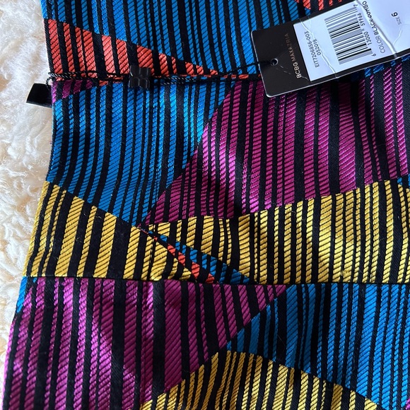 BCBGMAXAZRIA Geometric-Print Shorts - Picture 4 of 5